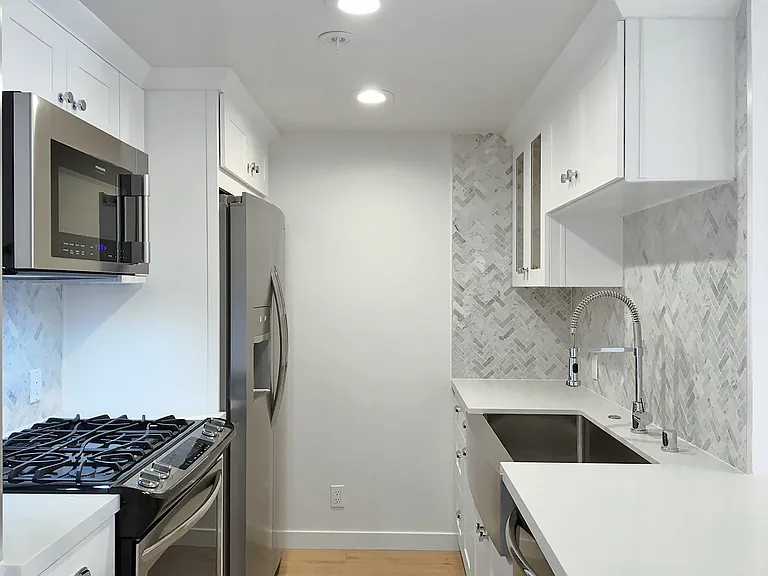 301 S Swall Dr #103 — Photo 11