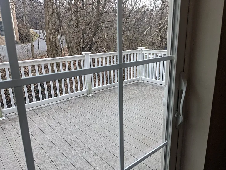 225 Crown Ct — Photo 23