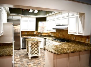 908 McCoy Dr, Irving, TX 75062