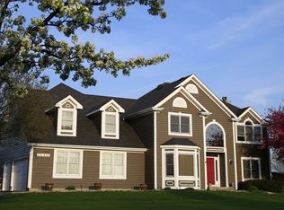 2S845 Volintine Farm Rd, Batavia, IL 60510