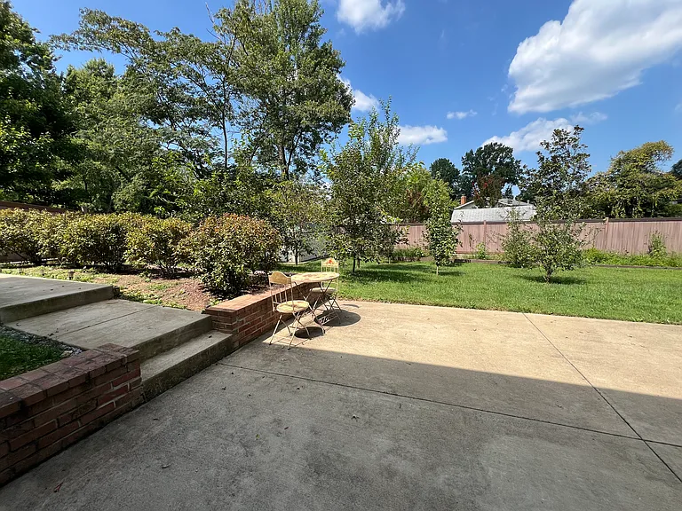 7704 Bristow Dr — Photo 22