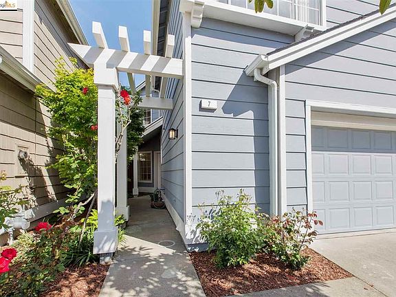 2nd image of 7 Southwind Cir