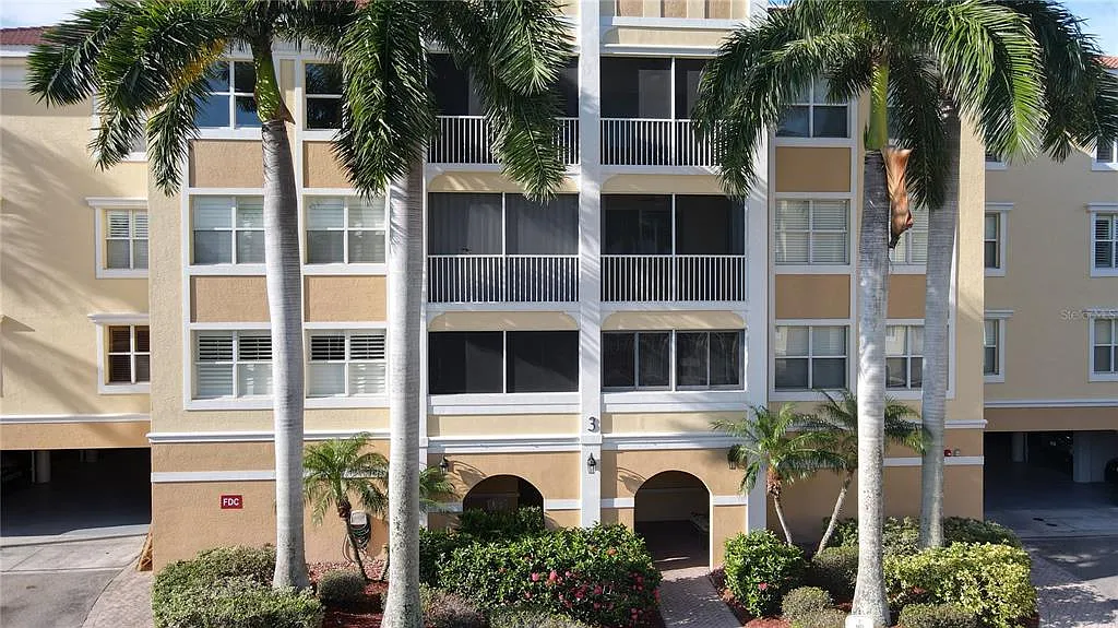 3 bed, 2.0 bath, 1498 sqft, $2,100 — Photo 2