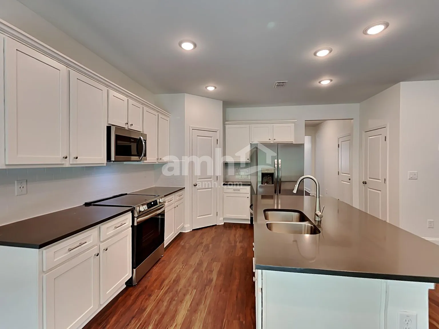 4 bed, 2.5 bath, 2297 sqft, $2,515 — Photo 3