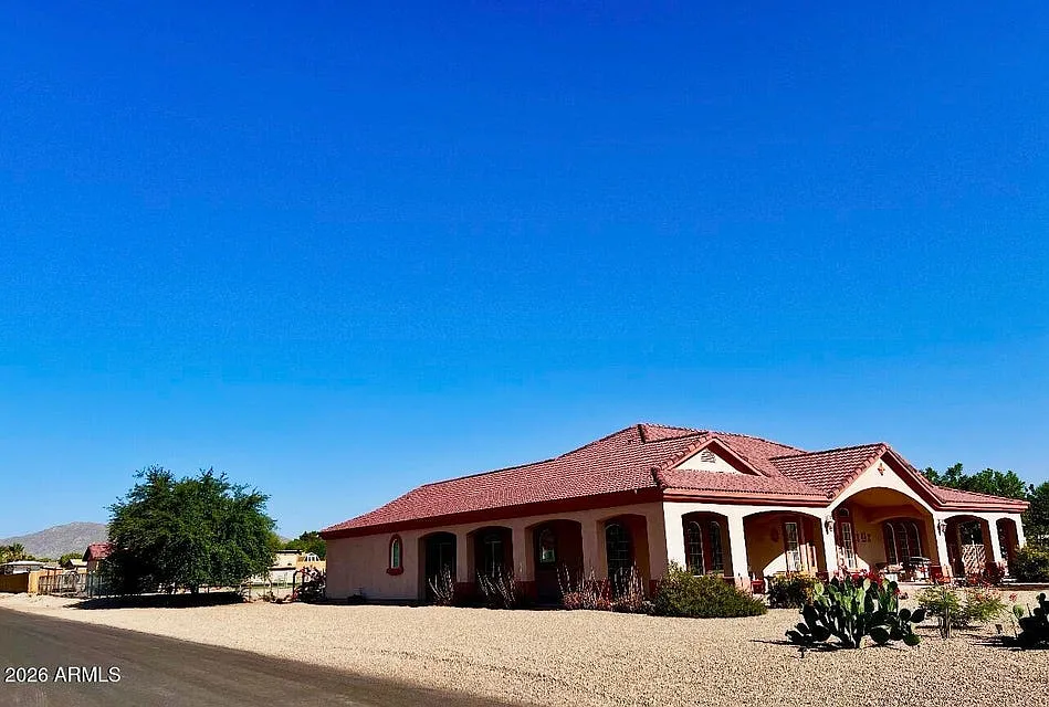 5 bed, 3394 sqft, $3,000 — Photo 2