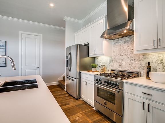 4th image of 5202 Capitol Ave #1105