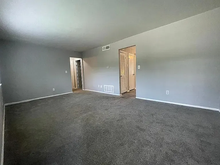 2 bed, 1100 sqft, $1,200 — Photo 3