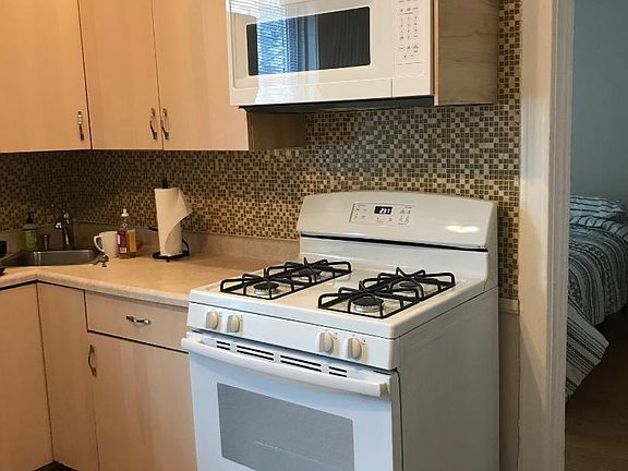 4th image of 1260 W Winnemac Ave Rear 1R