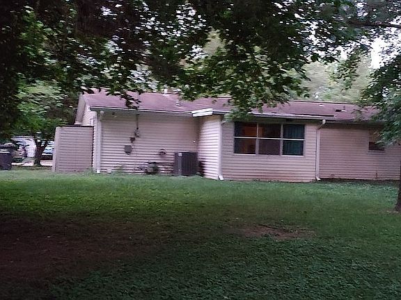 5th image of 208 S Canterbury Dr