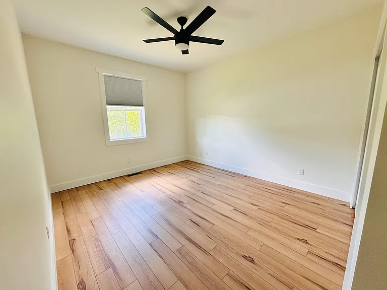 Guest bedroom (1 of 4 Bedrooms)
**ALL bedrooms windows overlook mountain views**