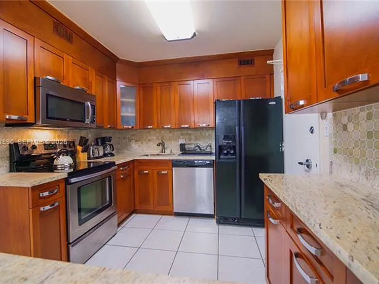 5151 Collins Ave #428 — Photo 10