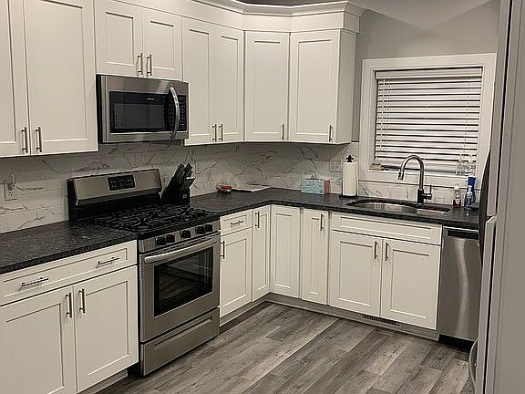 5th image of 62 Sterling Ave