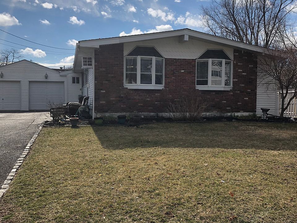 1st image of 46 Gregory Dr