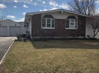 46 Gregory Dr, Ronkonkoma, NY 11779