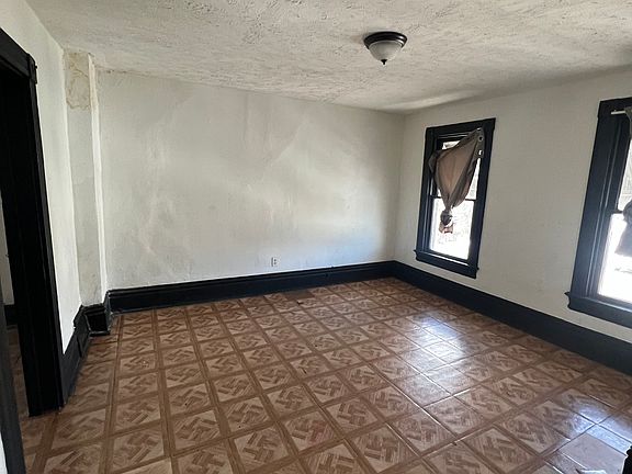 4th image of 47 Knox Ave #1