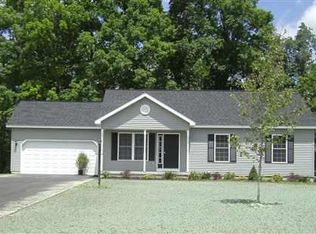 42 Bent Grass Dr, Mechanicville, NY 12118