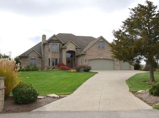 1375 Cedar Creek Dr, Metamora, IL 61548