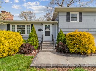 206 Ledgeside Ave, Waterbury, CT 06708