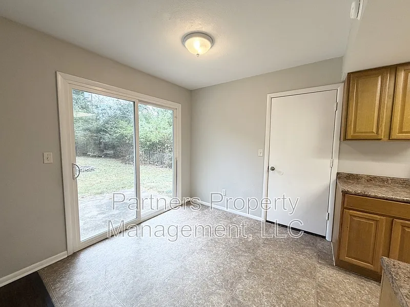 3 bed, 1.5 bath, 1000 sqft, $1,795 — Photo 4