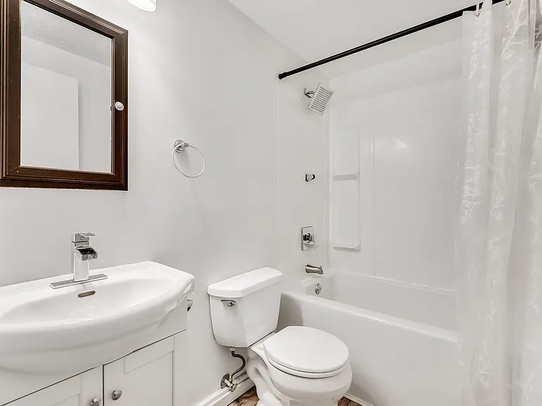 24 Taft Cres — Photo 9