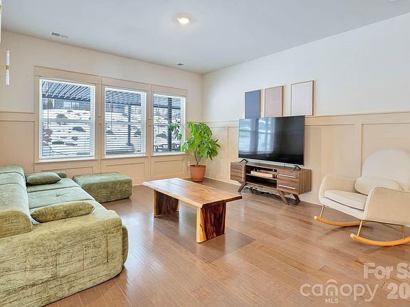 2nd image of 6415 Barcelona Way