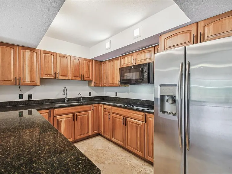 100 Oakmont Ln #106 — Photo 19