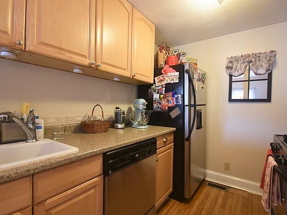 3rd image of 29 E Greenwood St #1