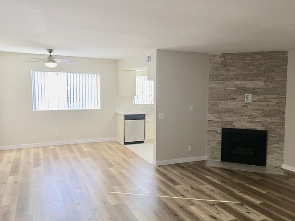 3rd image of 544 E Tujunga Ave APT 101