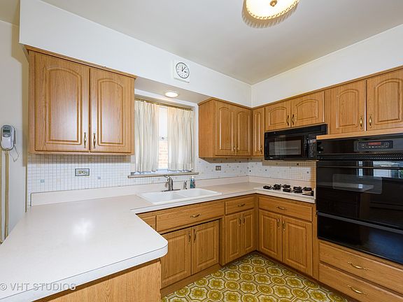 3rd image of 4111 N Oketo Ave