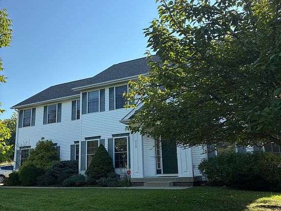 2nd image of 929 S Fenbrook Ct