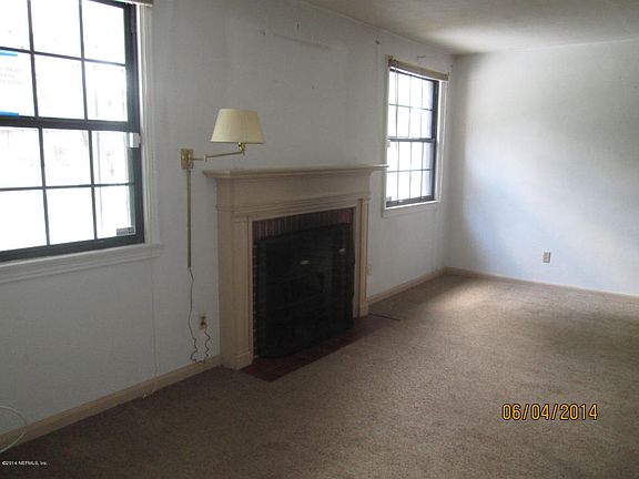 4th image of 279 W 67th St