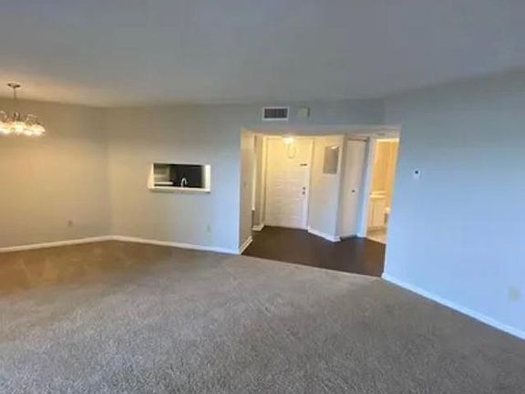 5th image of 889 Hamilton Dr #778D