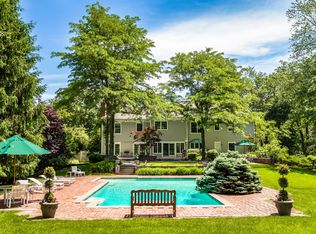 8 Sundale Pl, Scarsdale, NY 10583