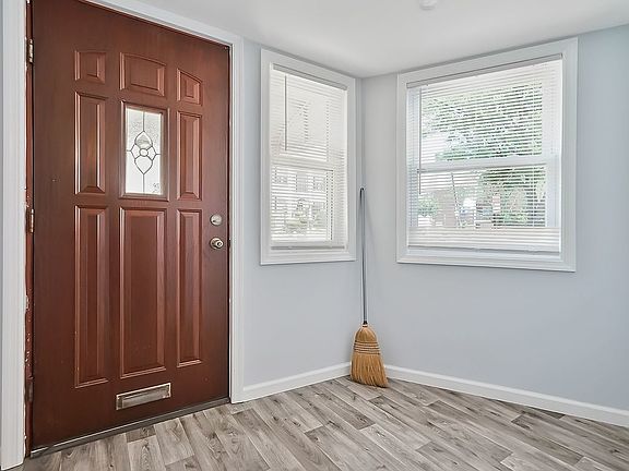 3rd image of 6412 Metropolitan Ave