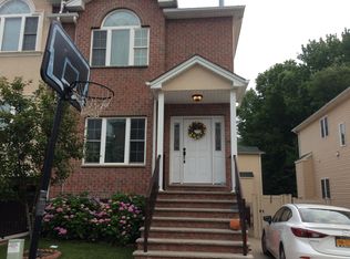 16 Malibu Ct, Staten Island, NY 10309