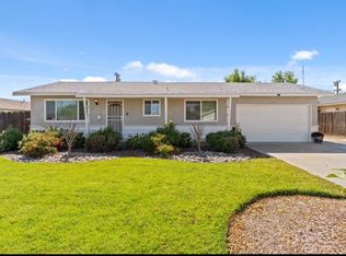 413 W Burlwood Ln, Lemoore, CA 93245