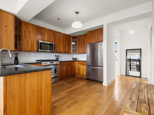 300 Communipaw Avenue image 7 of 32