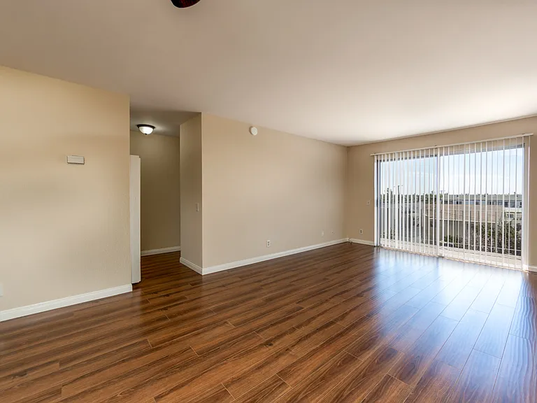 1635 Obispo Ave #D — Photo 9