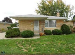 16646 Capri Pl, Roseville, MI