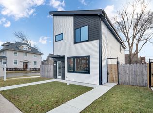 5901 W Erie St, Chicago, IL