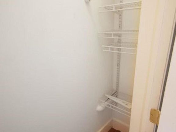 5th image of 11 Waverly Pl APT 12A