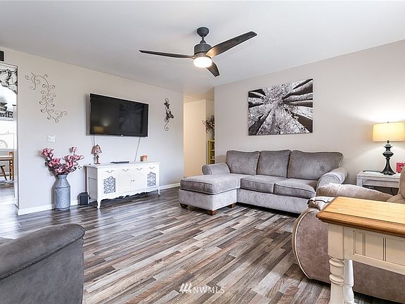 Spacious Living Room!