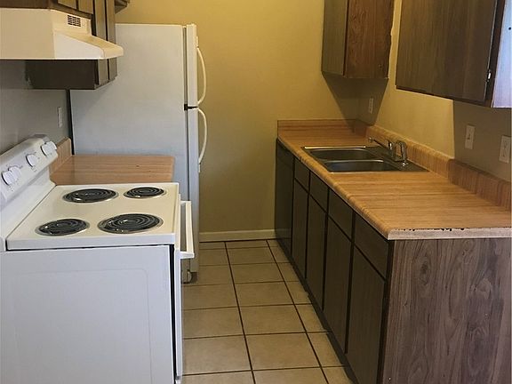 3rd image of 2805 Cypress Bend Cir APT E