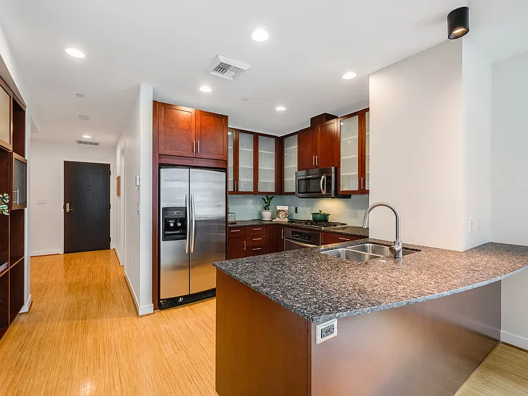 2033 2nd Ave #1010 — Photo 5