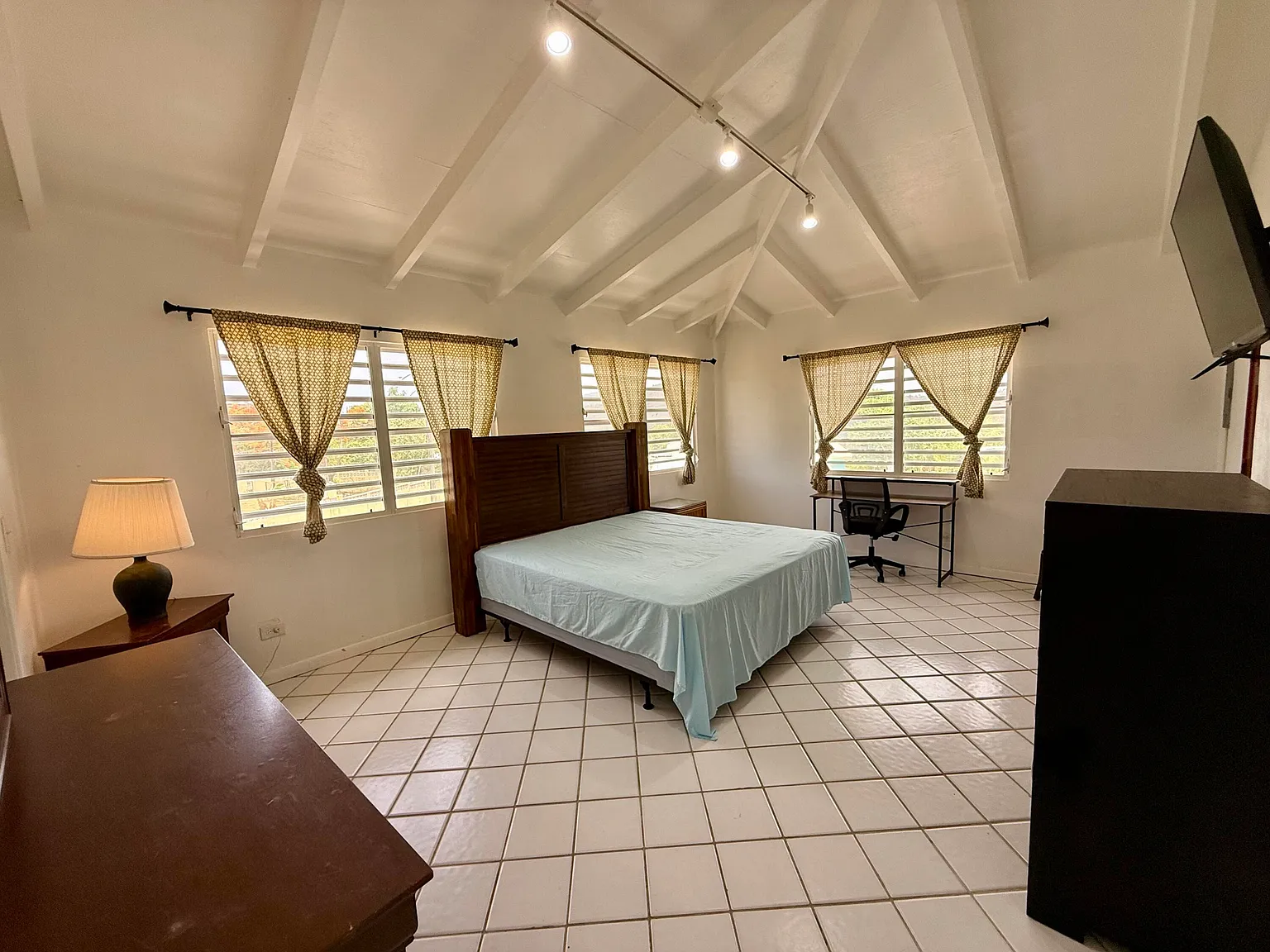 2 bed, $2,000 — Photo 4