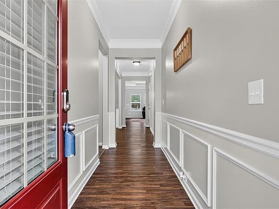 4th image of 608 Darnell Rd