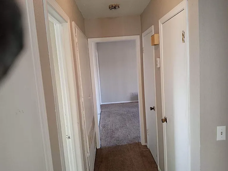 616 Briarwood Ln — Photo 17