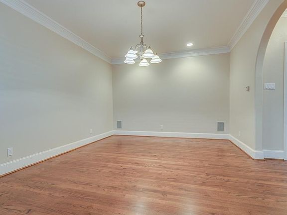 3rd image of 3610 Binkley Ave