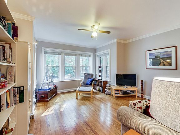 4th image of 2042 W Berwyn Ave #2