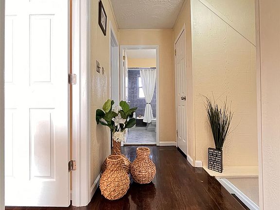 5th image of 11 Ida Ln